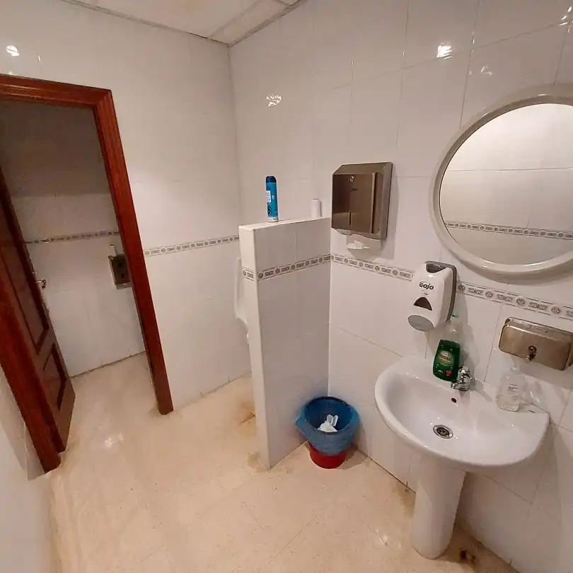 Badezimmer von Büro zum Verkauf in Abadiño  mit Heizung und Möbliert