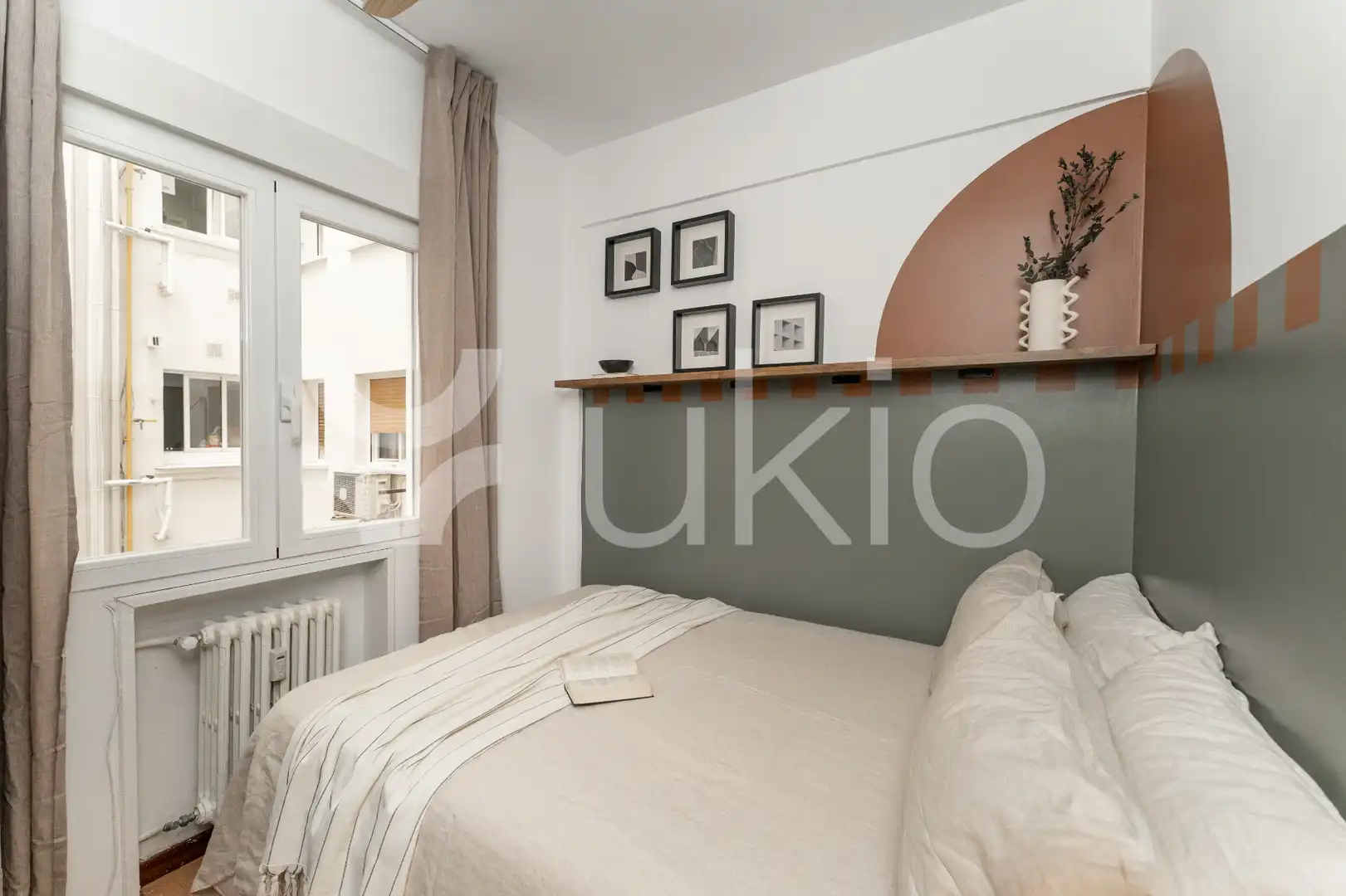 Dormitori de Apartament de lloguer en Madrid amb Aire condicionat, Calefacció i Terrassa