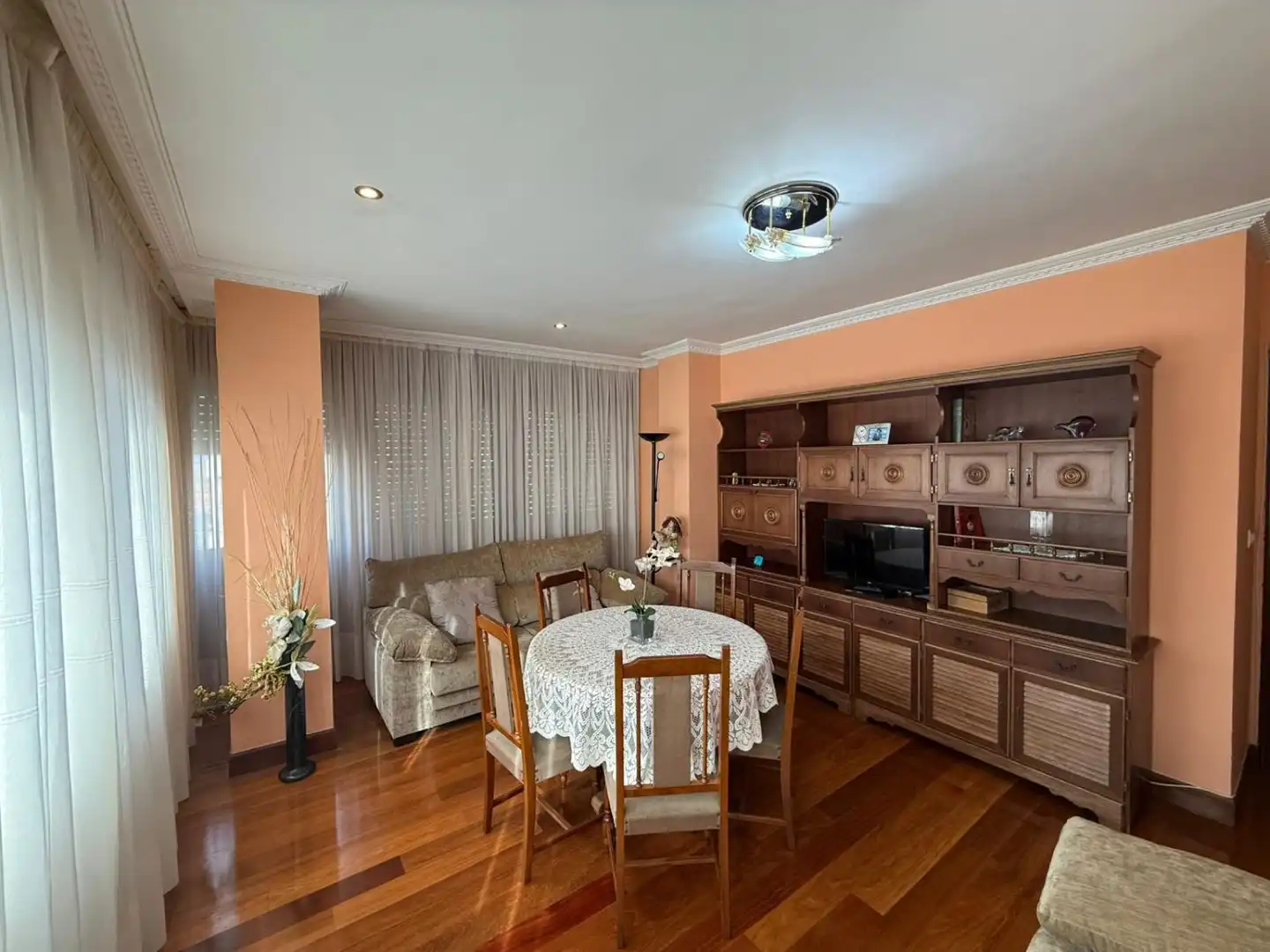 Sala de estar de Piso en venta en Castro-Urdiales con Calefacción