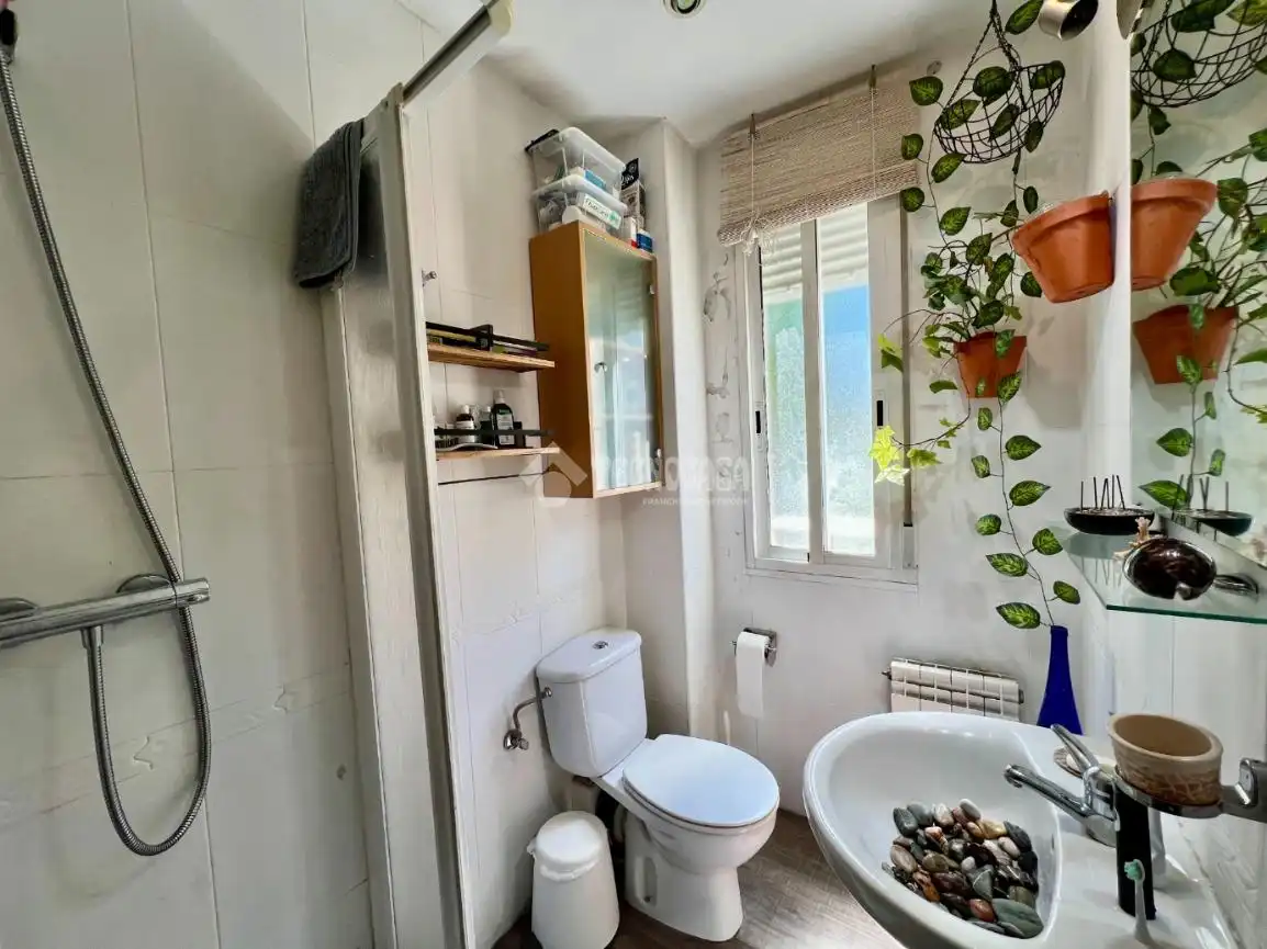 Badezimmer von Wohnung zum Verkauf in Madrid mit Klimaanlage und Heizung