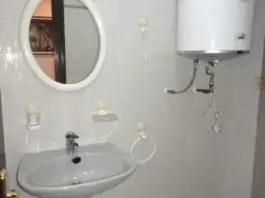 Baño de Piso de alquiler en Gijón  con Calefacción, Parquet y Amueblado