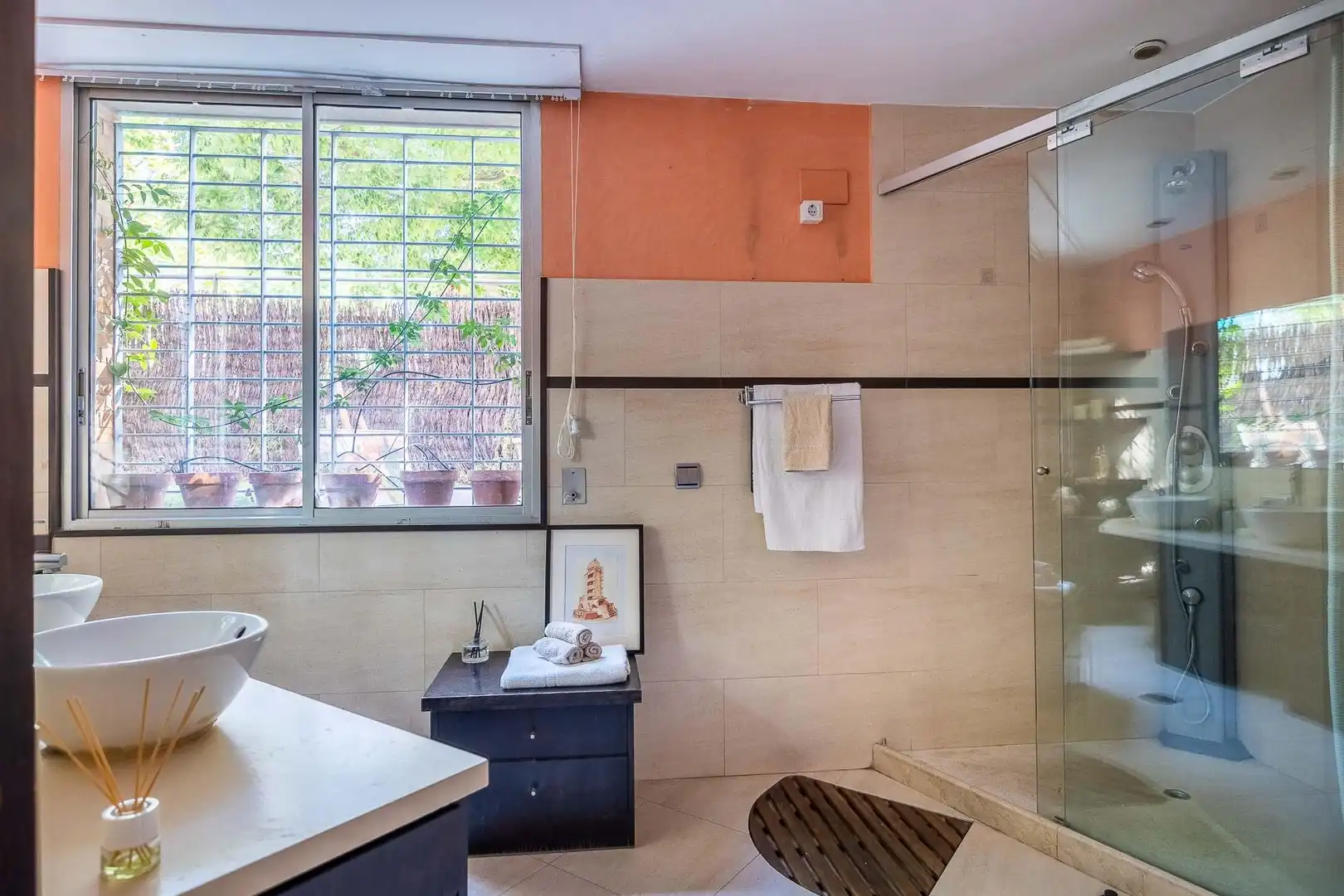Bathroom of Flat for sale in Sevilla  with Air Conditioner, Private garden and Parquet flooring