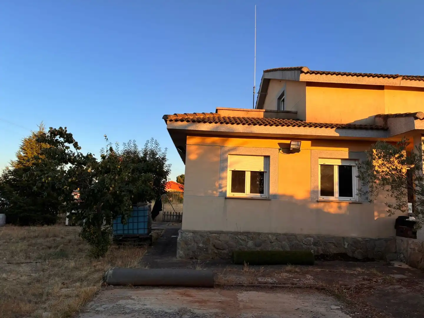 Vista exterior de Casa o xalet en venda en Calvarrasa de Arriba amb Calefacció i Terrassa