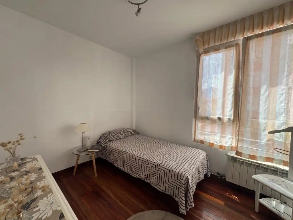 Schlafzimmer von Wohnung zum Verkauf in Los Corrales de Buelna  mit Heizung, Parkett und Terrasse