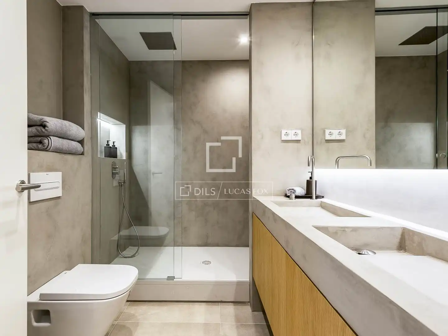 Badezimmer von Wohnung zum Verkauf in Barcelona mit Klimaanlage, Heizung und Privatgarten