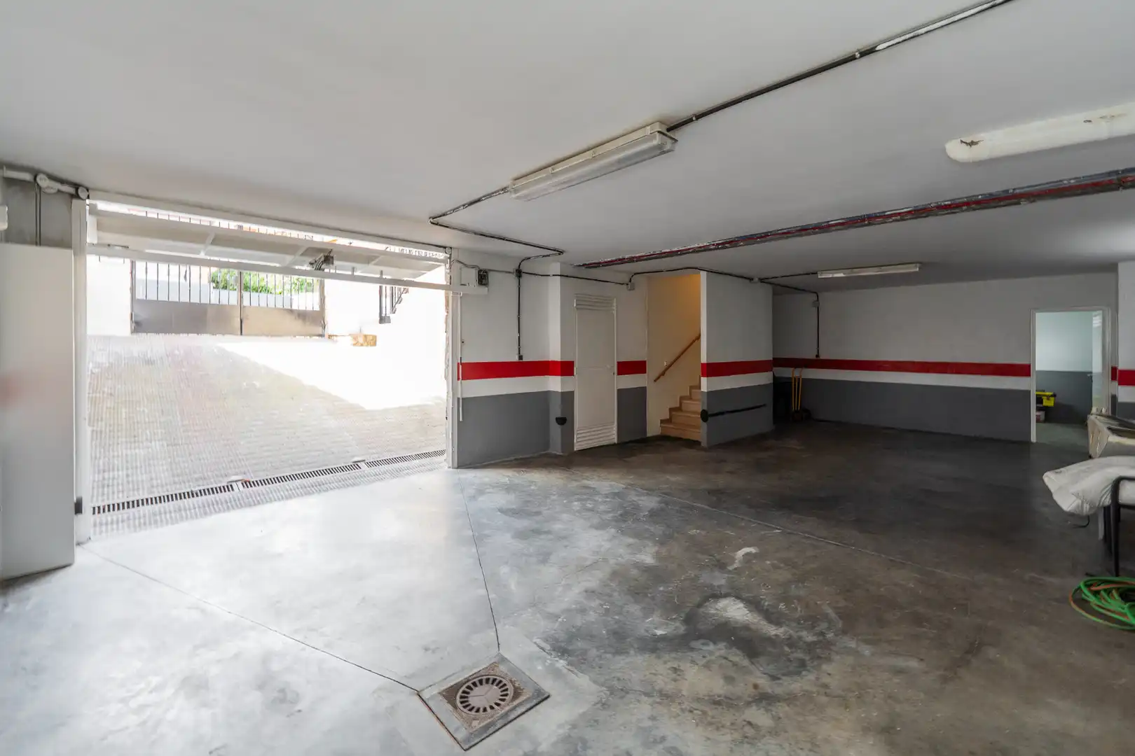 Parking of Houses for sale in San Agustín del Guadalix  with Air Conditioner, Heating and Private garden