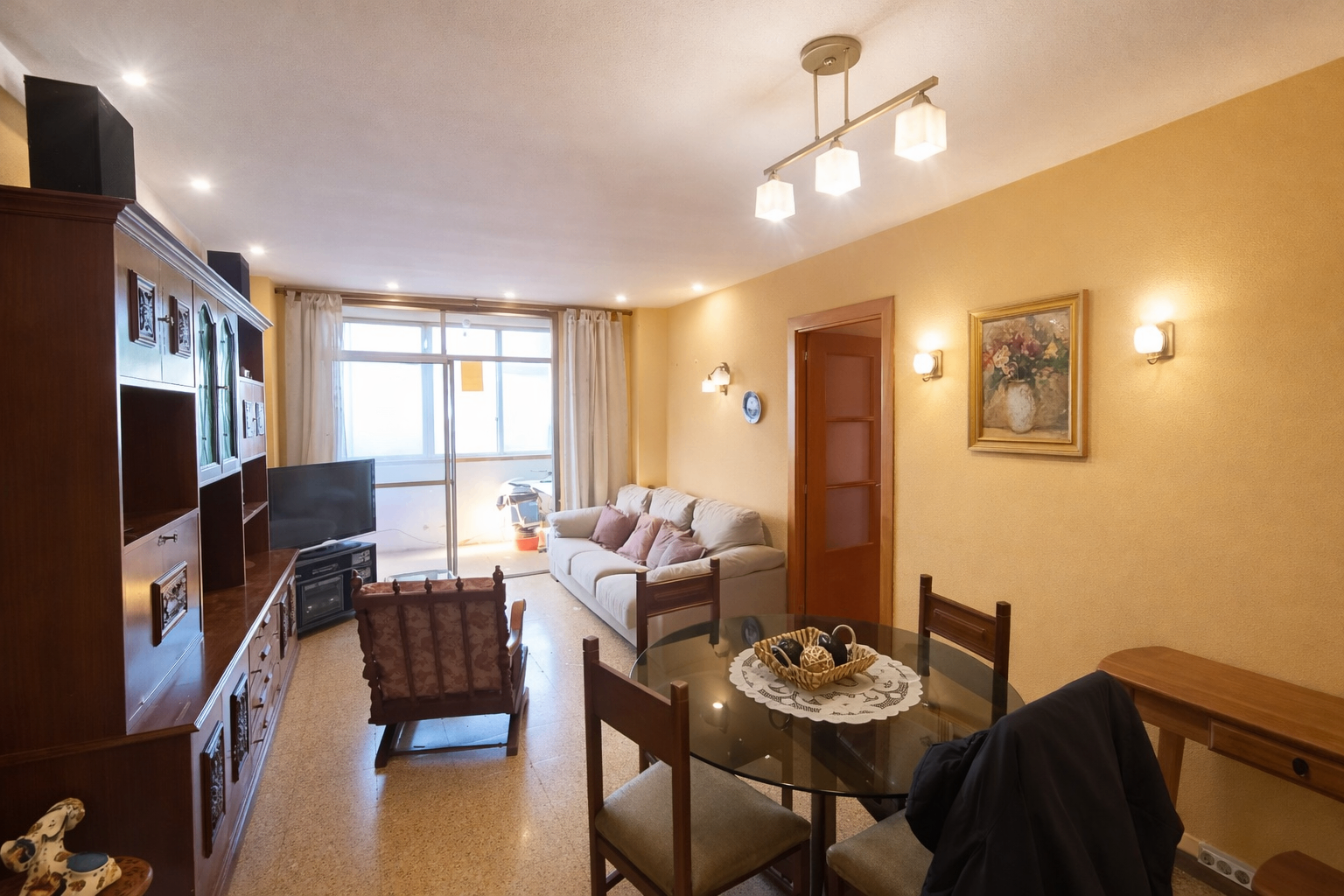 Living room of Flat for sale in L'Hospitalet de Llobregat  with Balcony