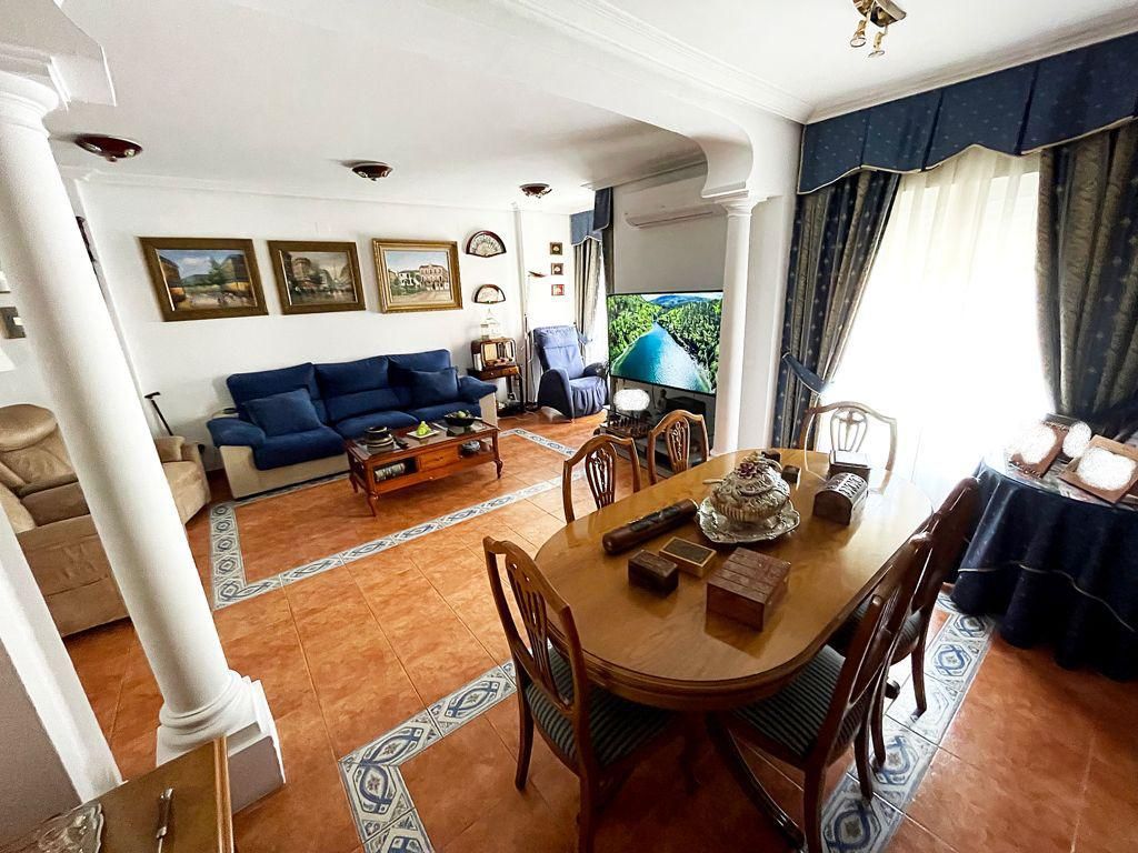 Sala d'estar de Casa adosada en venda en Tarancón amb Aire condicionat i Calefacció