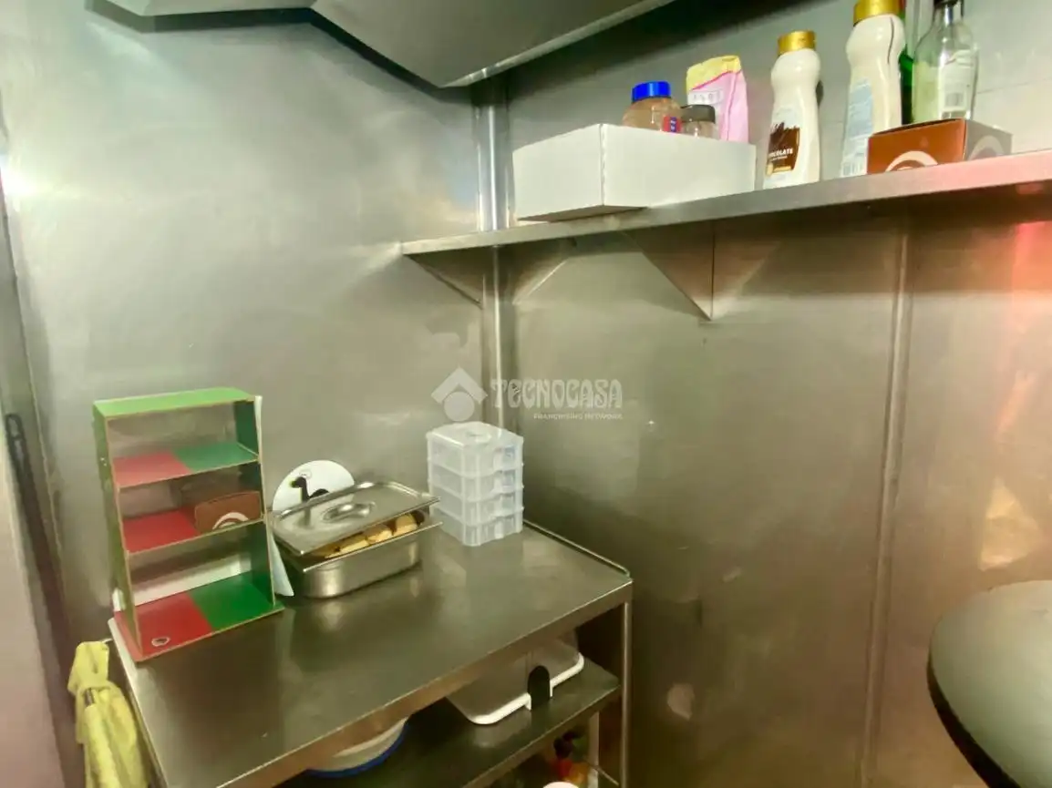 Cocina de Local en venta en Madrid