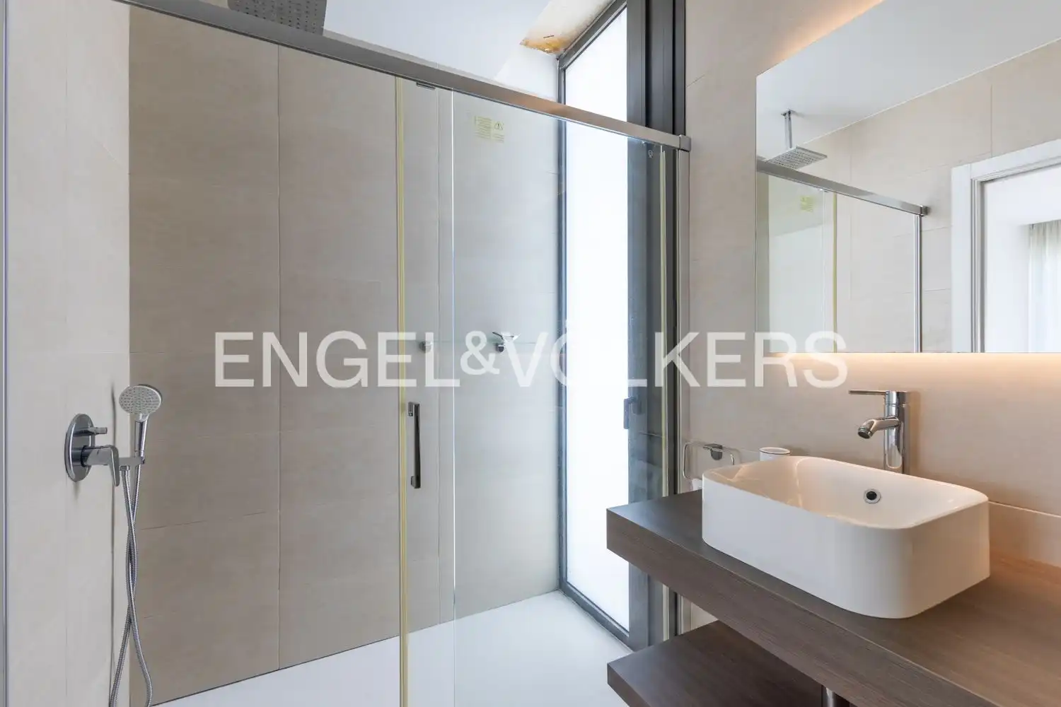 Baño de Casa o chalet en venta en L'Eliana con Aire acondicionado, Calefacción y Jardín privado