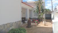 Vista exterior de Casa o xalet en venda en Mont-roig del Camp amb Aire condicionat, Terrassa i Piscina