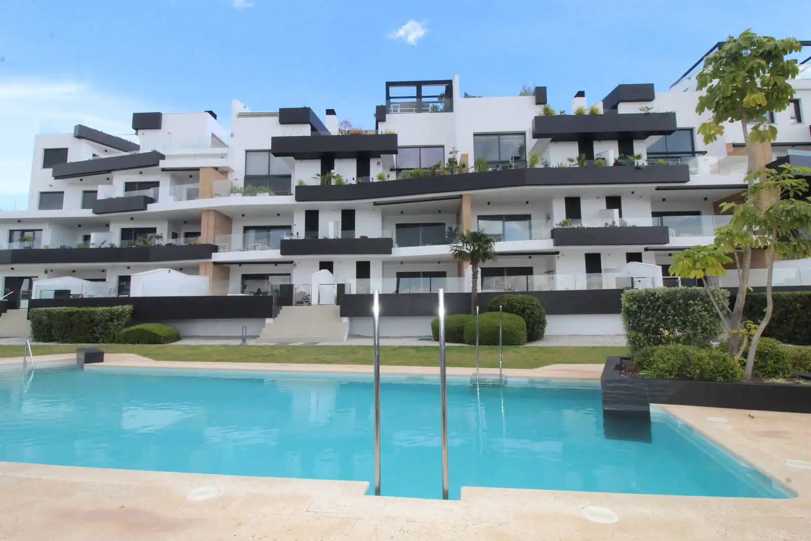 Vista exterior de Apartament en venda en Orihuela amb Aire condicionat, Terrassa i Traster
