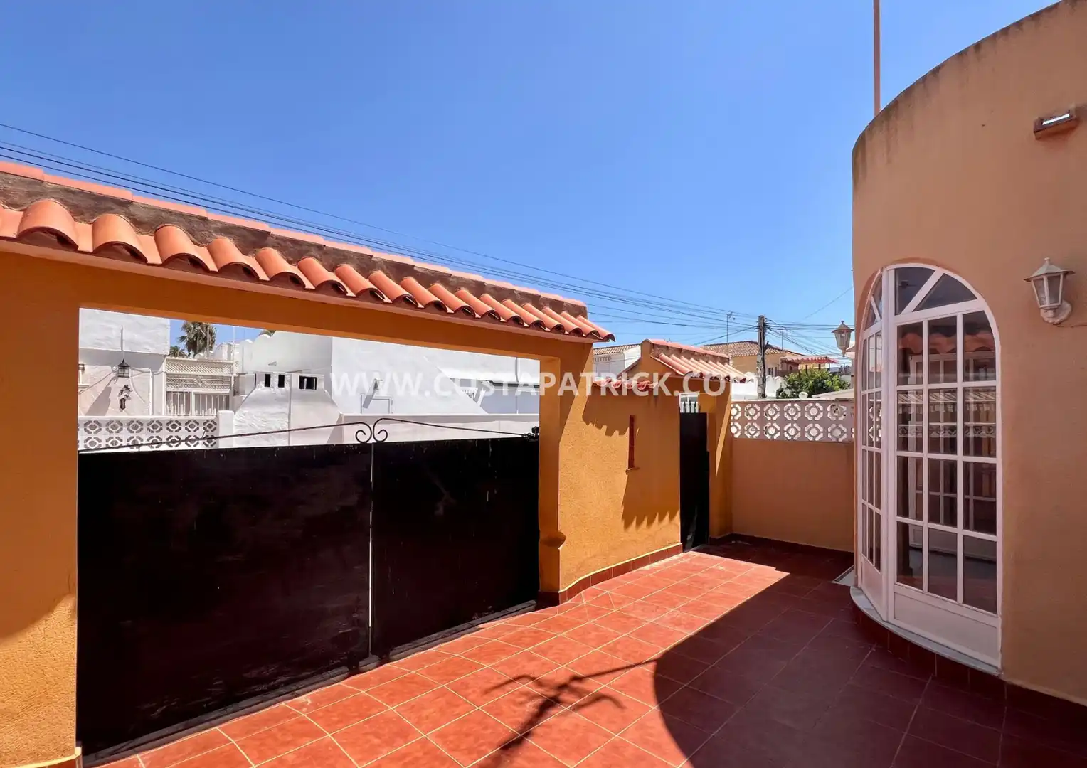 Vista exterior de Casa adosada en venta en Los Alcázares con Amueblado y Lavadora