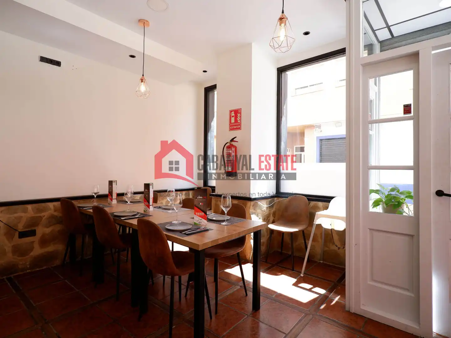Local de alquiler en Sagunto / Sagunt con Aire acondicionado y Amueblado