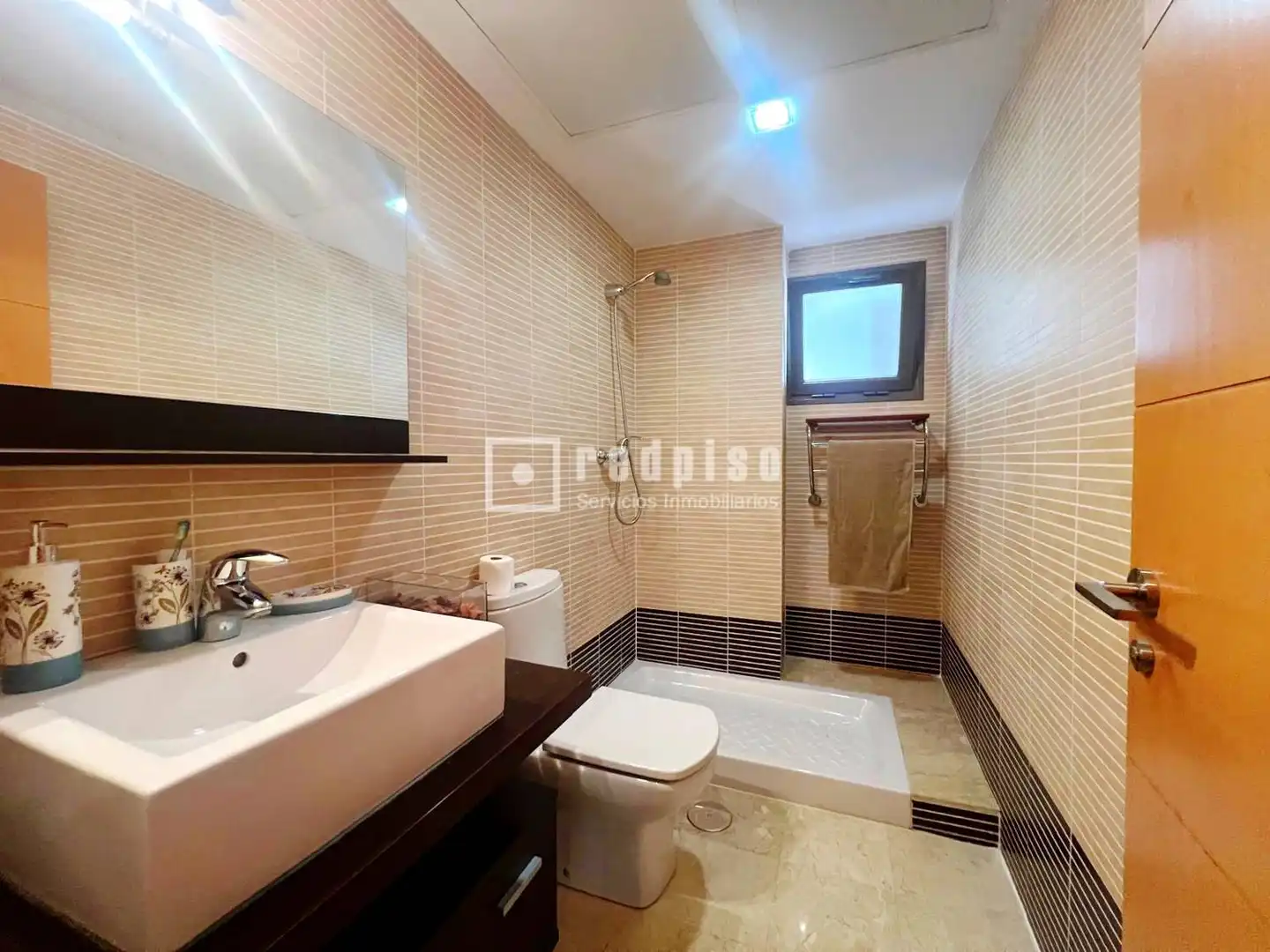 Baño de Piso de alquiler en Torremolinos con Calefacción, Jardín privado y Terraza