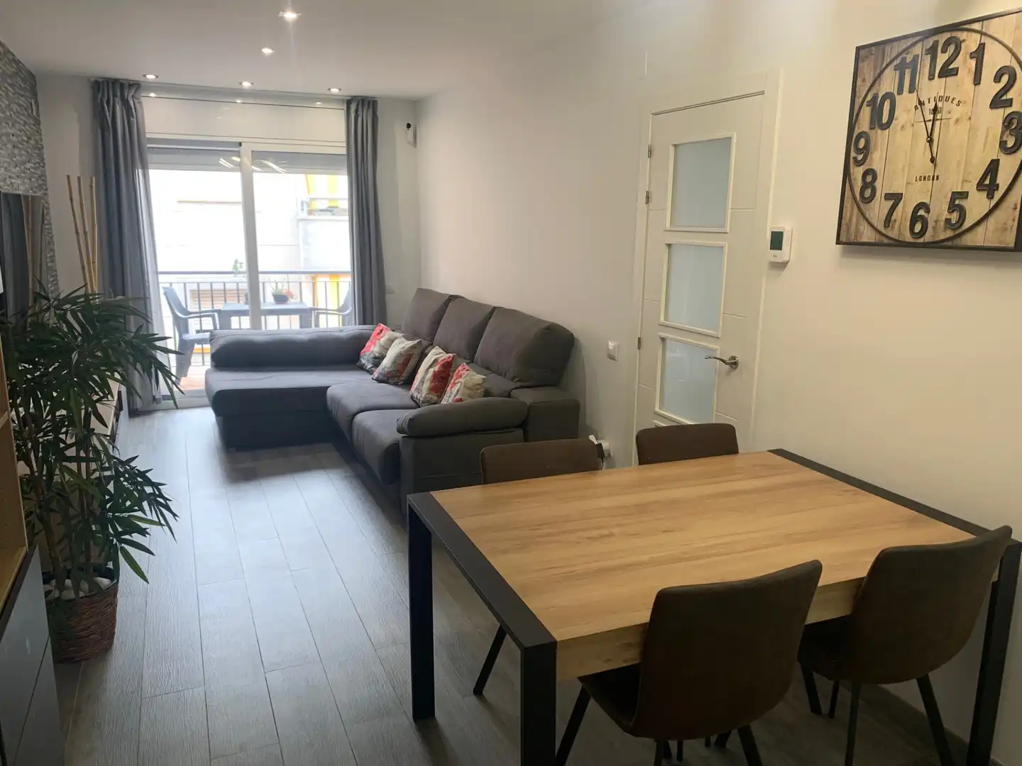 Sala de estar de Piso en venta en Torredembarra con Calefacción, Parquet y Terraza