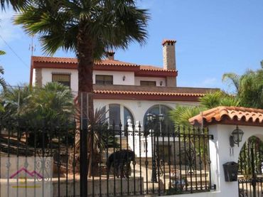Villa avec piscine à vendre à Calle Planeta Venus 11