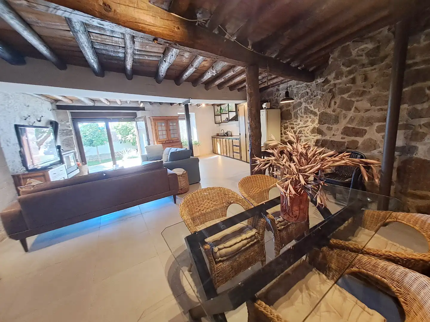 Sala d'estar de Casa adosada en venda en El Hoyo de Pinares  amb Calefacció, Jardí privat i Parquet