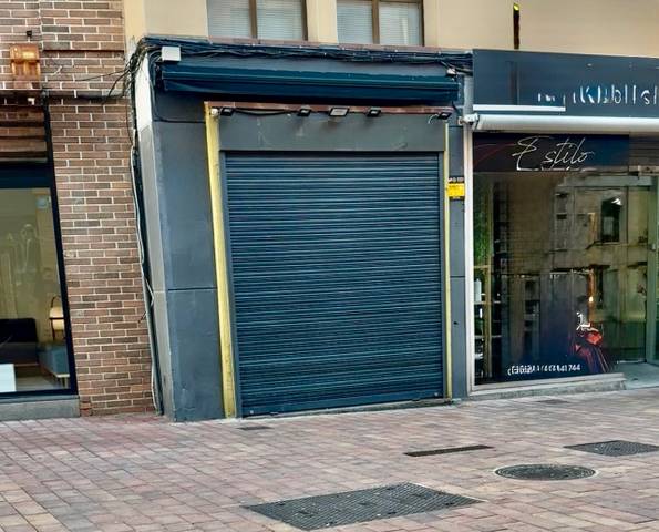 Local comercial en Alquiler en Calle de la Constitución, 4 en Centro