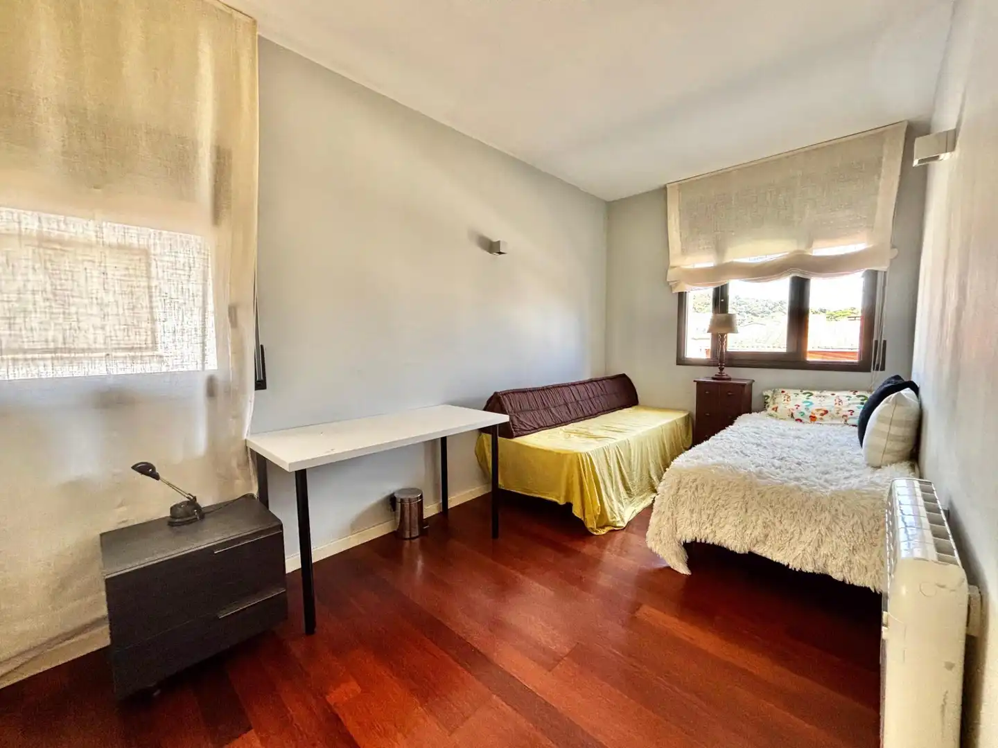 Schlafzimmer von Haus oder Chalet zum Verkauf in Pineda de Mar mit Klimaanlage, Privatgarten und Terrasse