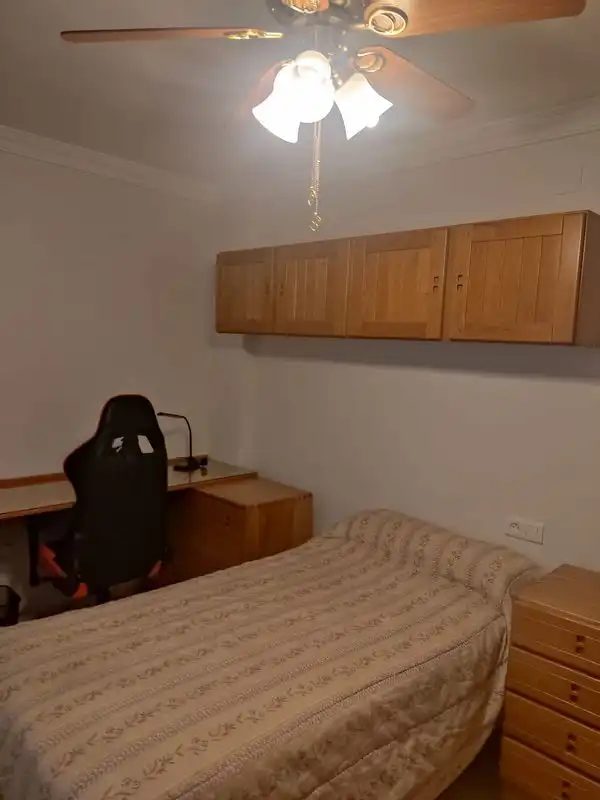 Schlafzimmer von Einfamilien-Reihenhaus zur Miete in Granada mit Klimaanlage, Privatgarten und Möbliert