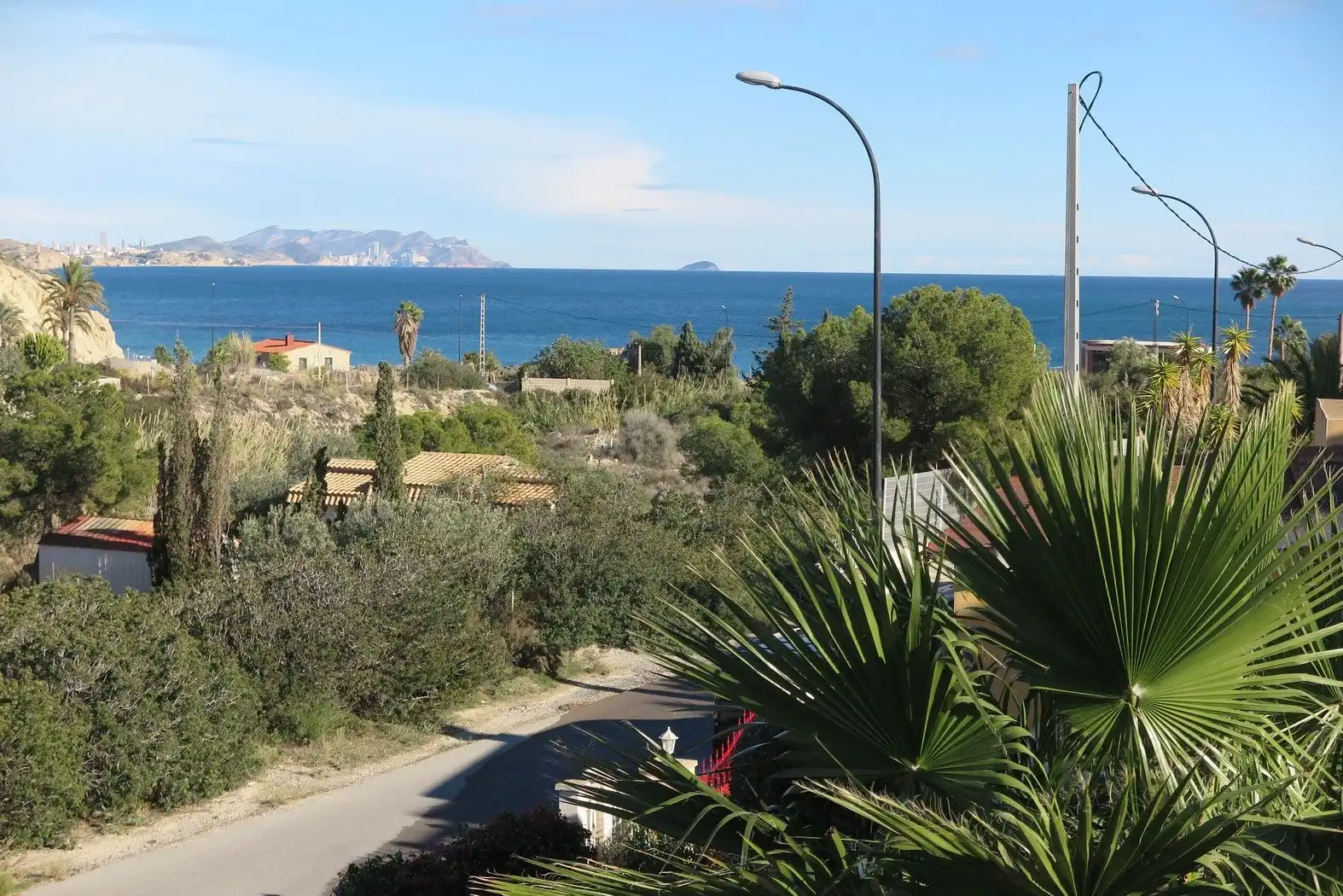 Vista exterior de Casa o xalet en venda en El Campello amb Aire condicionat, Jardí privat i Terrassa