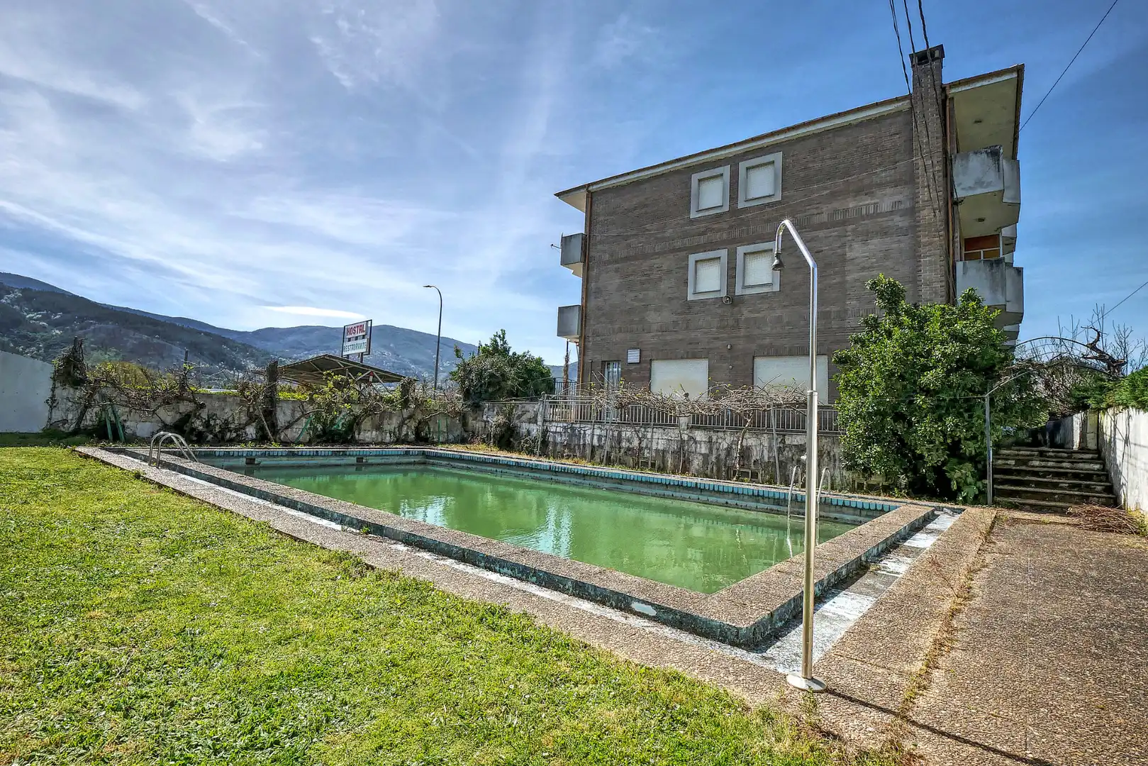 Piscina de Edifici en venda en Quiroga amb Piscina comunitària
