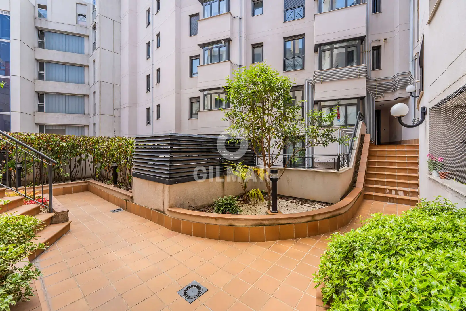 Exterior view of Flat for sale in Madrid  with Heating, Private garden and Storage room