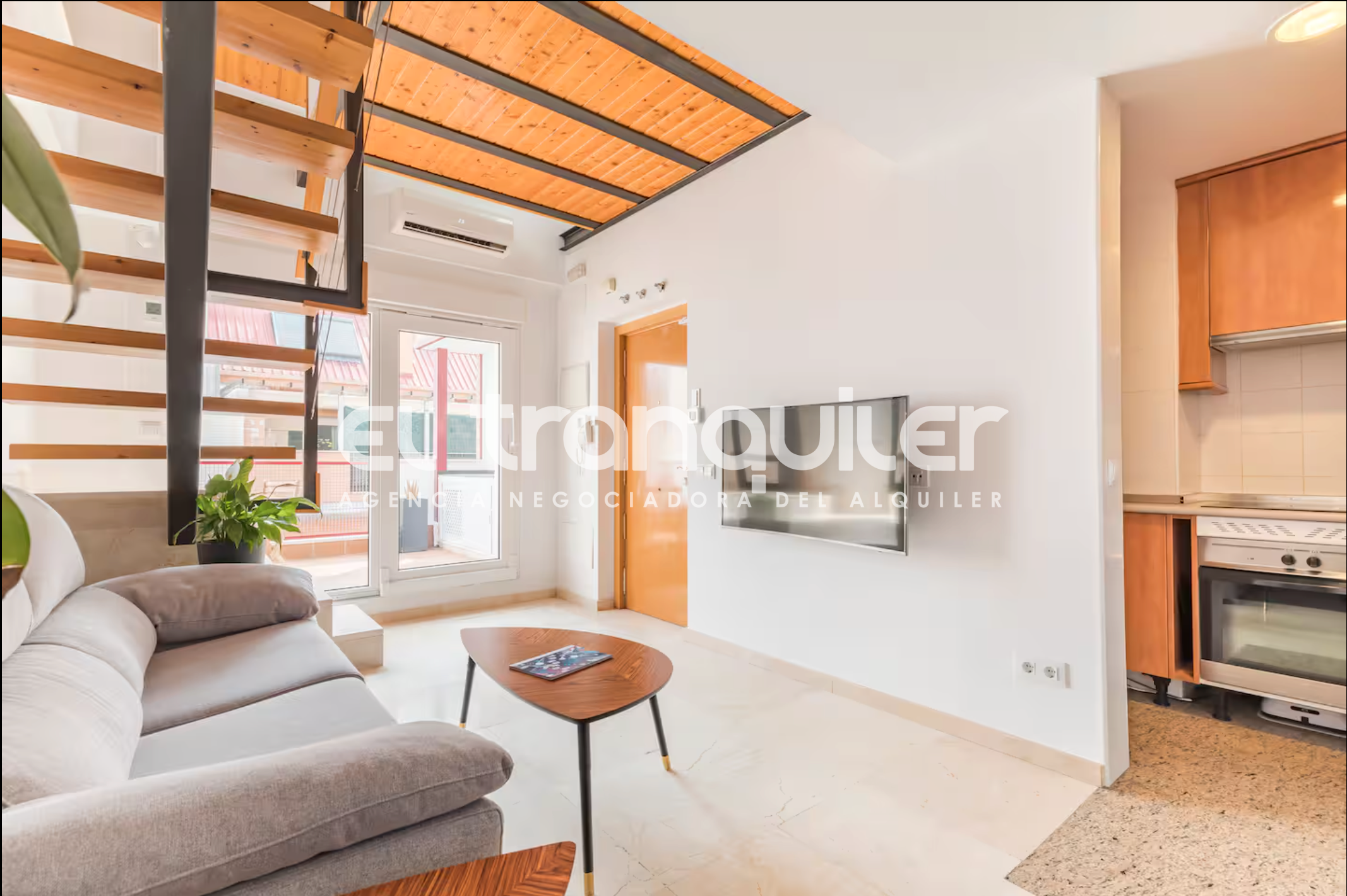 Living room of Attic to rent in  Madrid Capital  with Air Conditioner, Terrace and Washing machine