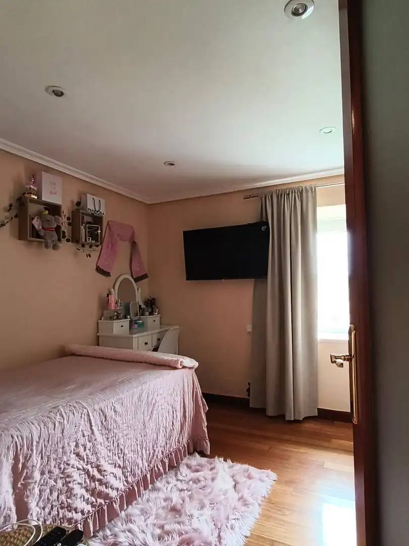 Habitación de Casa adosada en venta en Camargo con Trastero