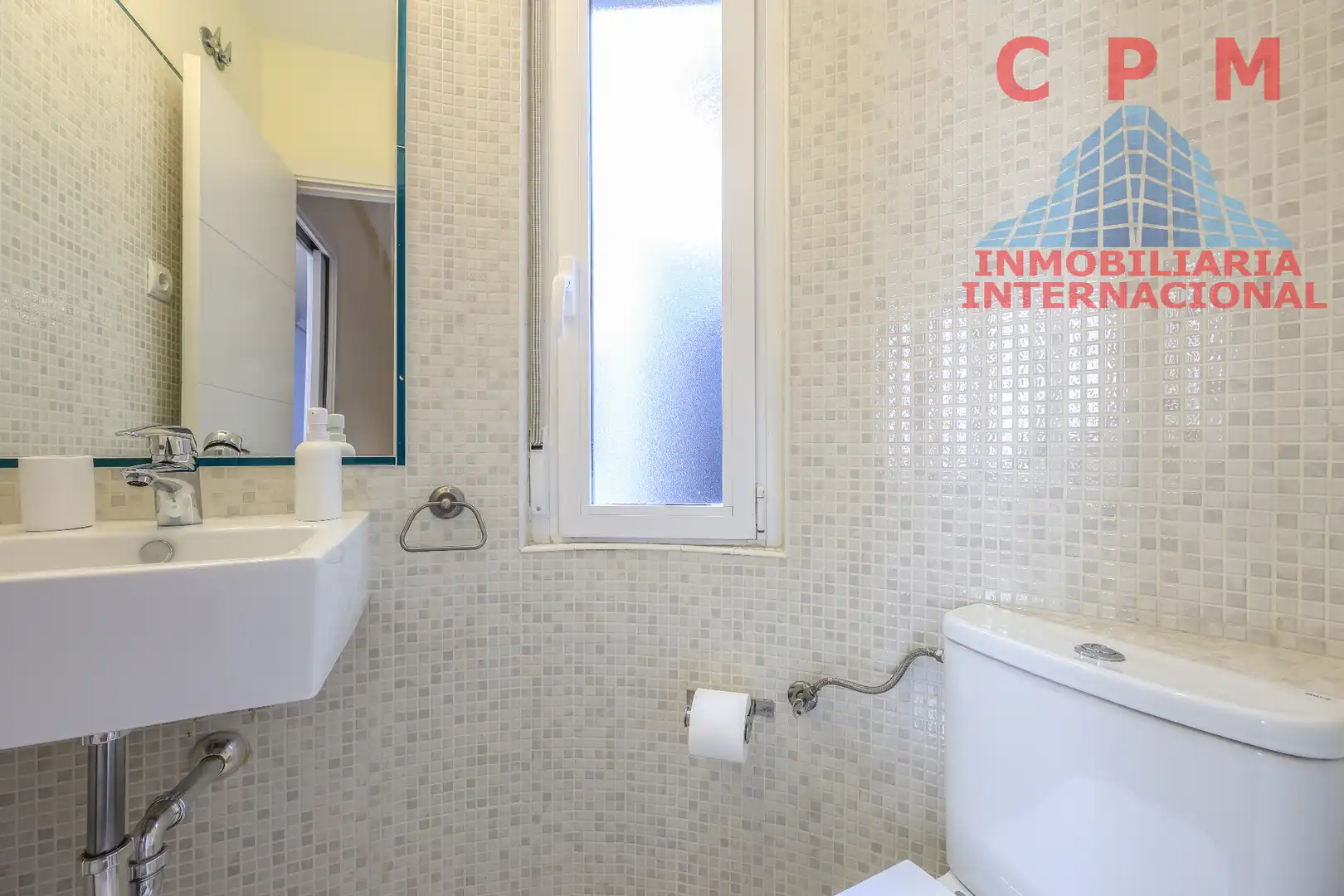 Bathroom of Attic for rent in Madrid  with Air Conditioner, Heating and Parquet flooring