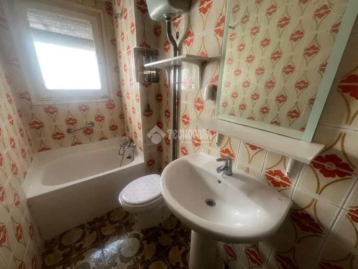 Bathroom of Flat for sale in Zaragoza  with Balcony