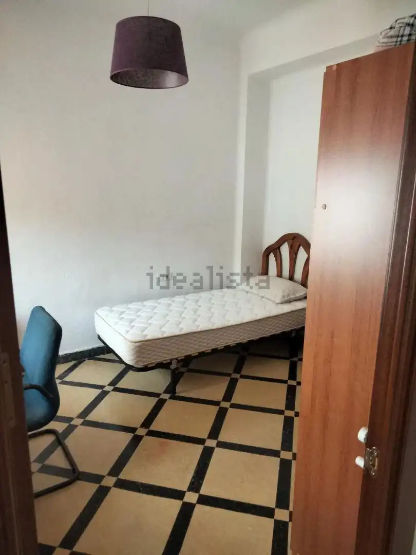 Habitación de Piso en venta en Granada con Amueblado