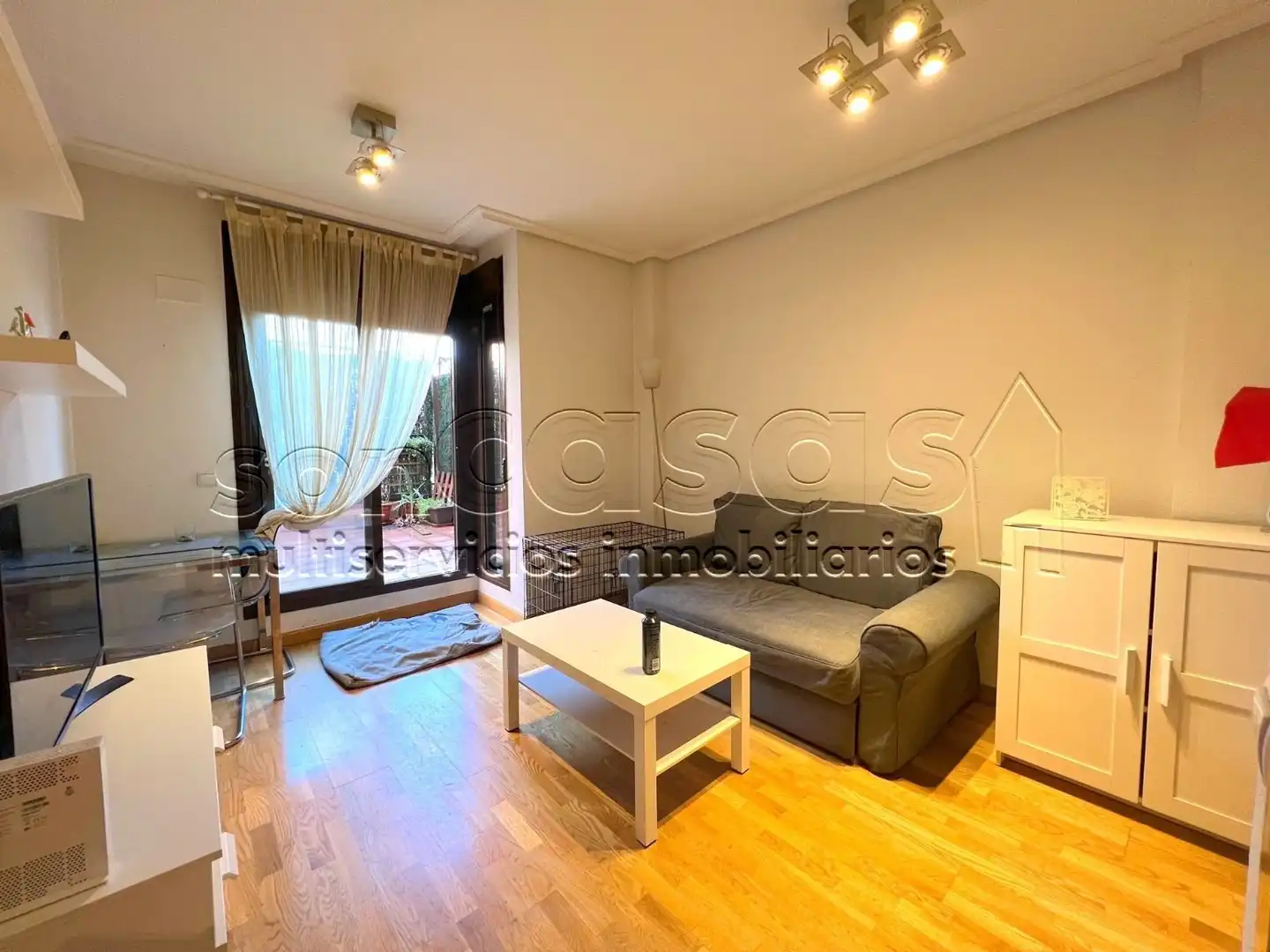 Sala d'estar de Apartament en venda en Madrid amb Aire condicionat, Calefacció i Jardí privat