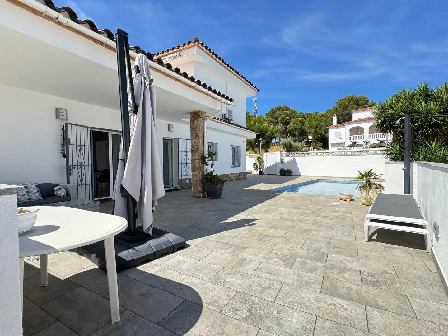 Vista exterior de Casa o chalet en venta en L'Escala con Aire acondicionado, Calefacción y Jardín privado