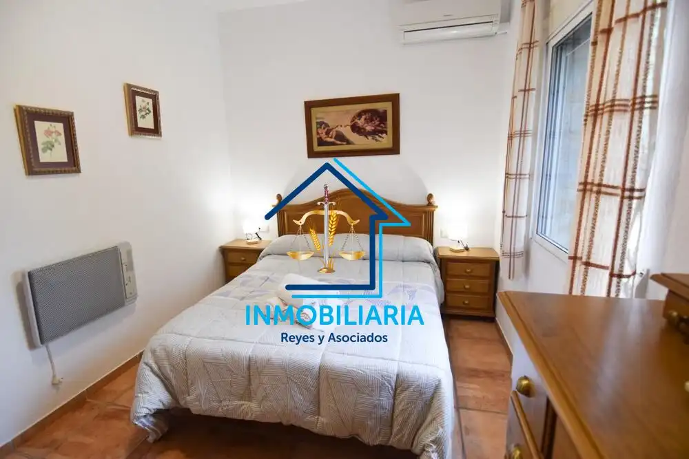 Dormitori de Casa o xalet en venda en Córdoba amb Aire condicionat, Terrassa i Piscina