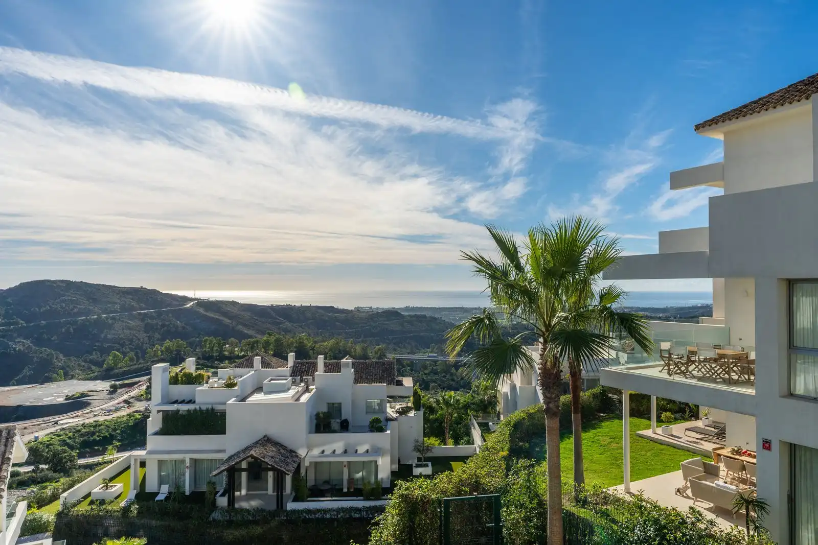 Vista exterior de Piso en venta en Benahavís con Aire acondicionado, Jardín privado y Terraza