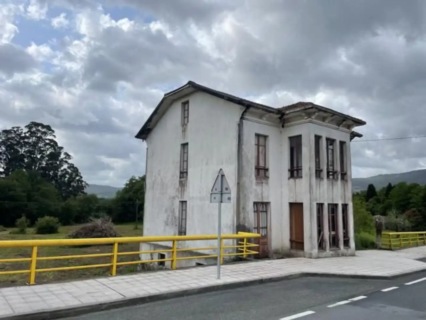 Vista exterior de Casa o xalet en venda en Cariño amb Jardí privat