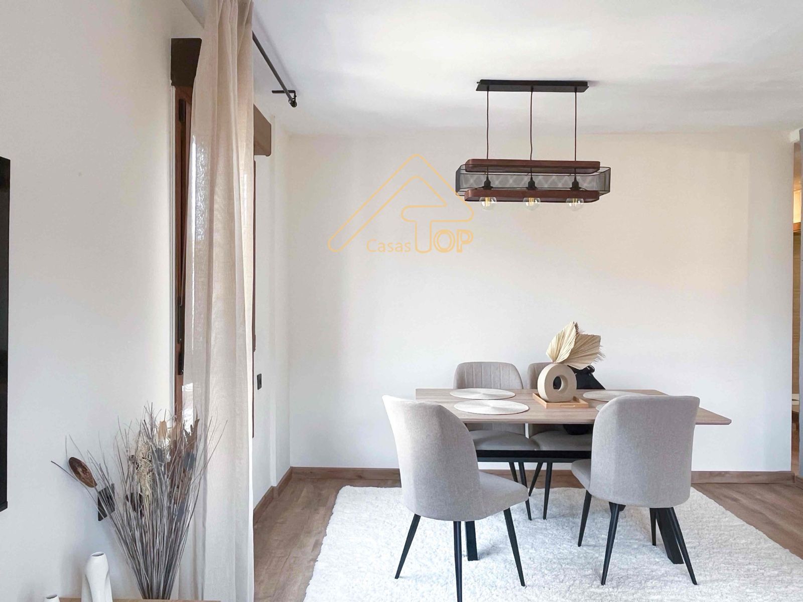 Comedor de Piso en venta en Gijón  con Parquet, Amueblado y Horno