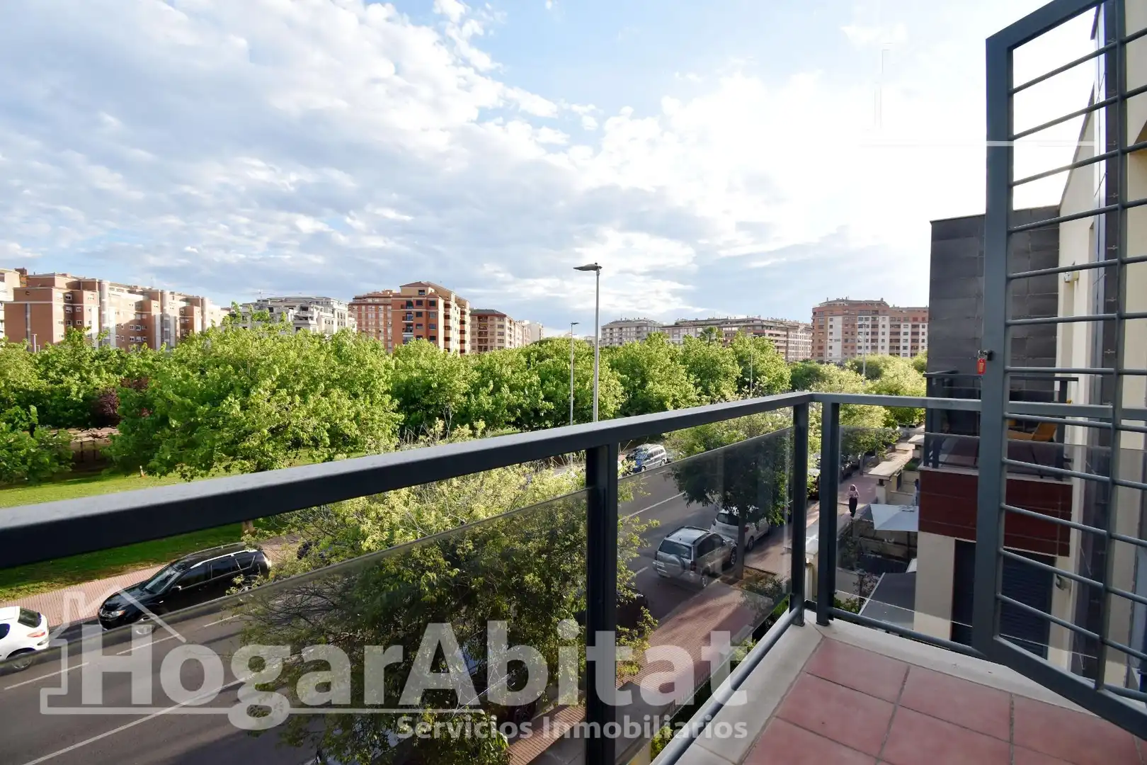 Vista exterior de Casa adosada en venda en Castellón de la Plana / Castelló de la Plana amb Aire condicionat, Terrassa i Balcó
