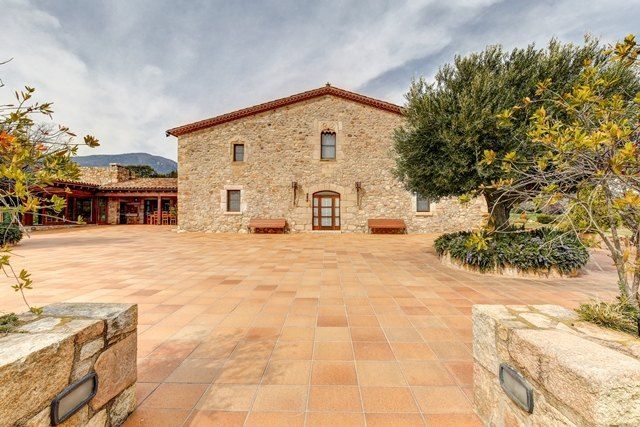 Vista exterior de Finca rústica en venda en Breda amb Calefacció i Piscina