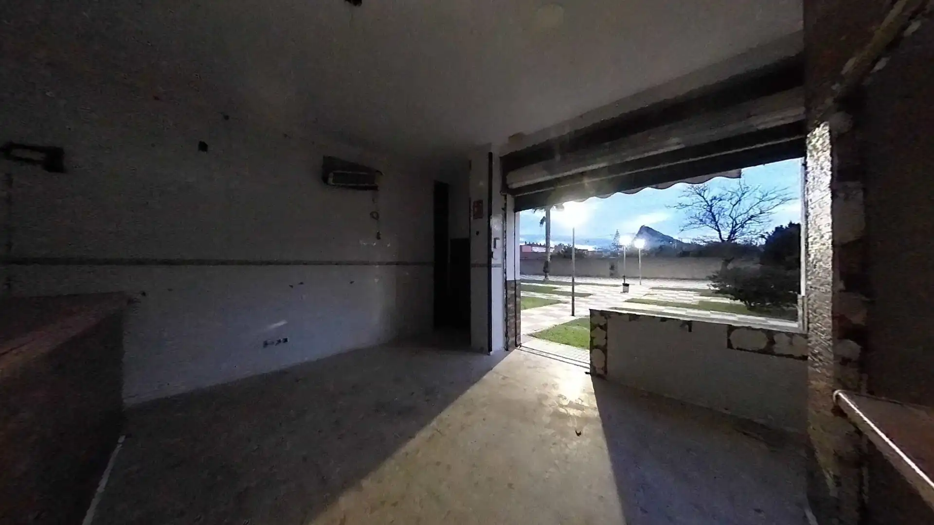 Local en venta en La Línea de la Concepción