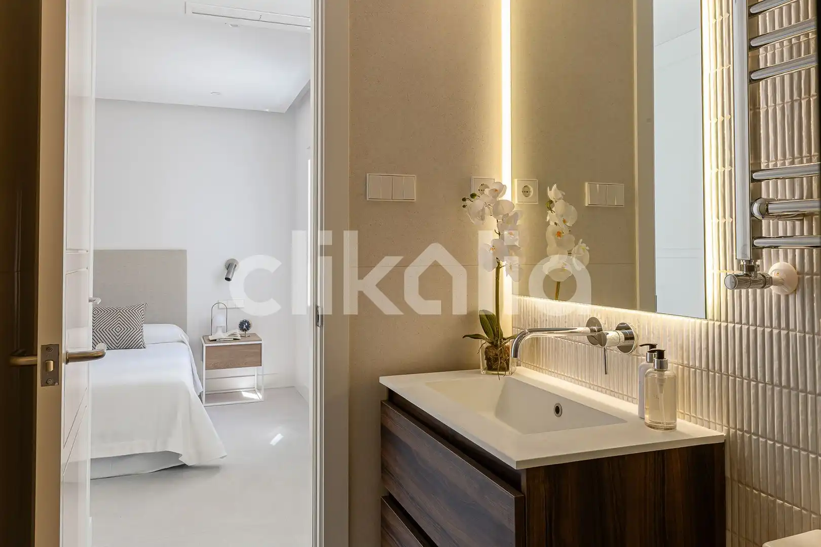 Bathroom of Attic for sale in Madrid  with Air Conditioner, Heating and Terrace