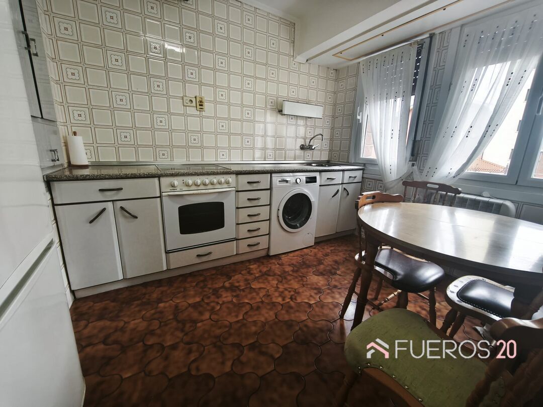 Cocina de Piso en venta en Barakaldo  con Calefacción y Amueblado
