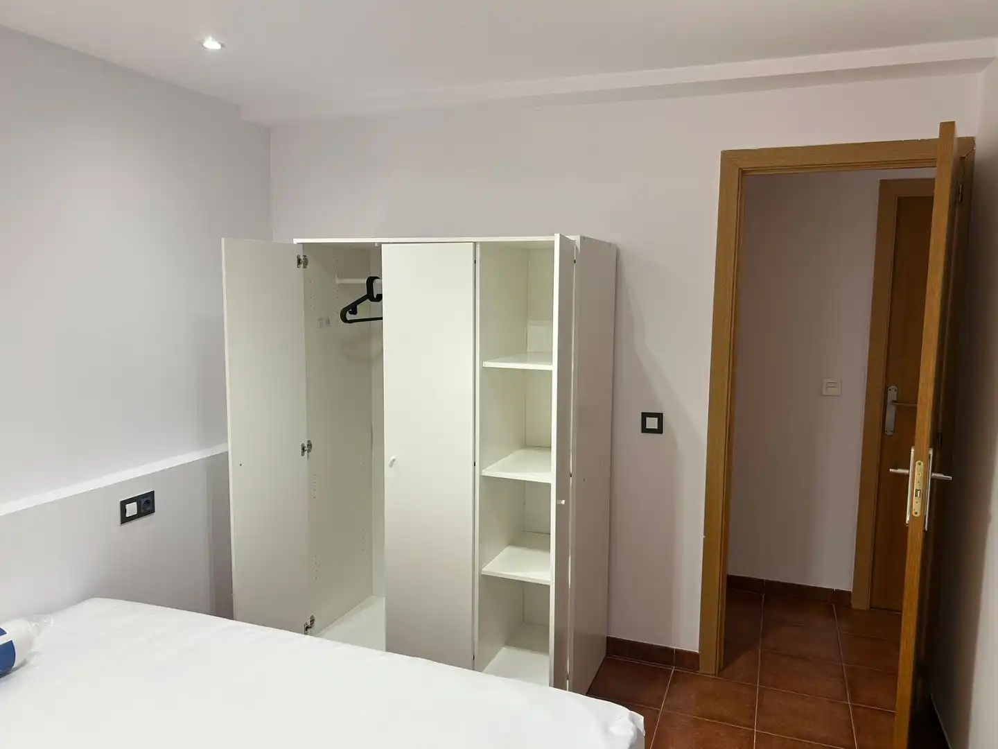 Dormitori de Pis en venda en Dos Hermanas amb Aire condicionat, Terrassa i Moblat