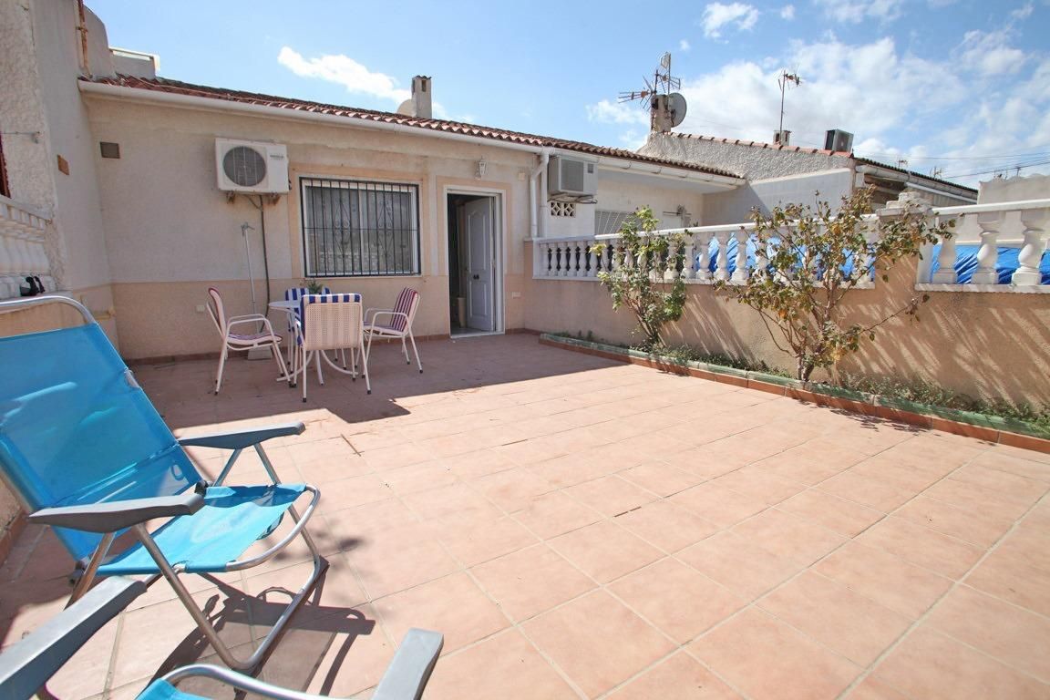 Garden of House or chalet for sale in Torrevieja  with Air Conditioner, Heating and Private garden