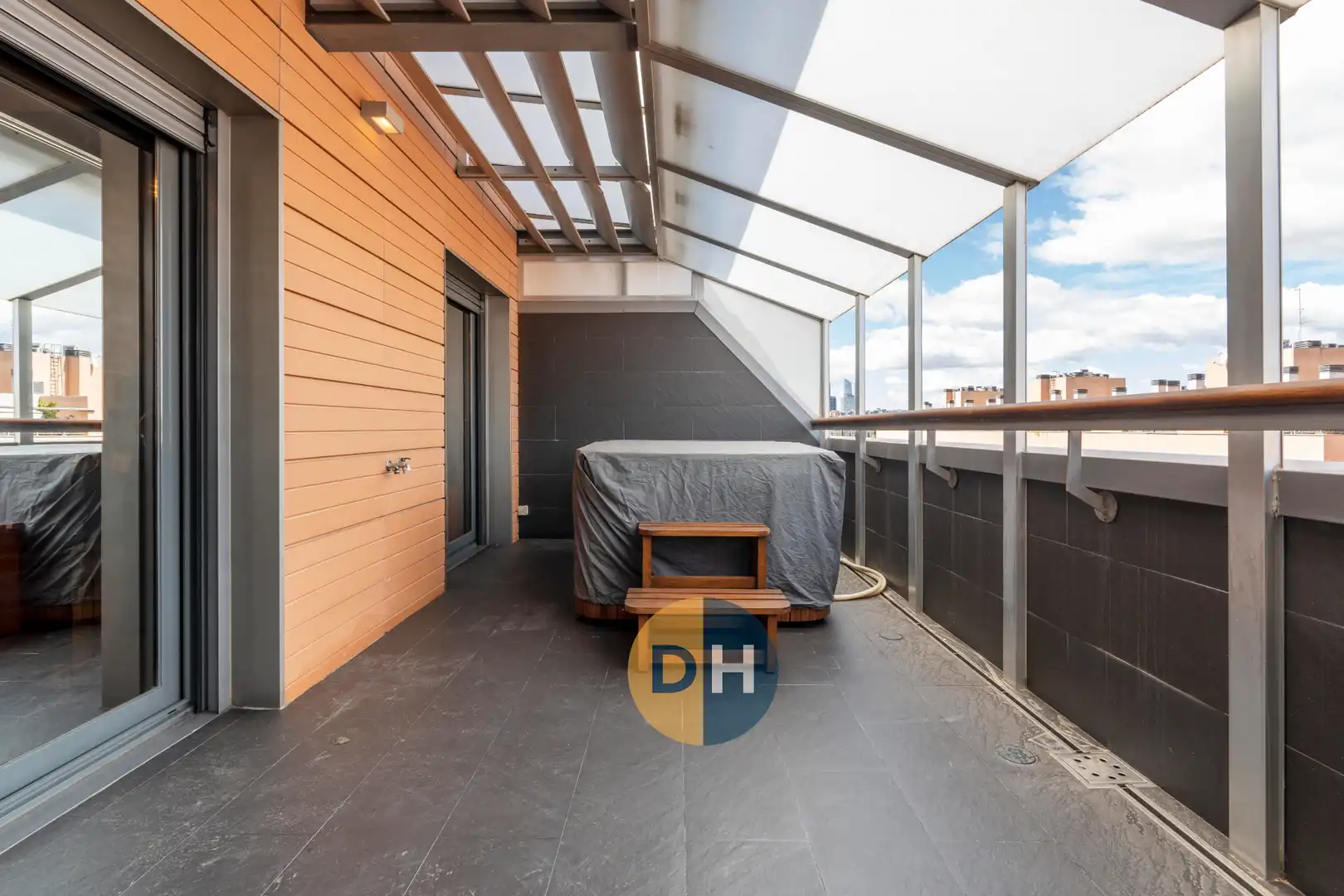 Terraza de Ático en venta en Madrid con Aire acondicionado, Calefacción y Parquet