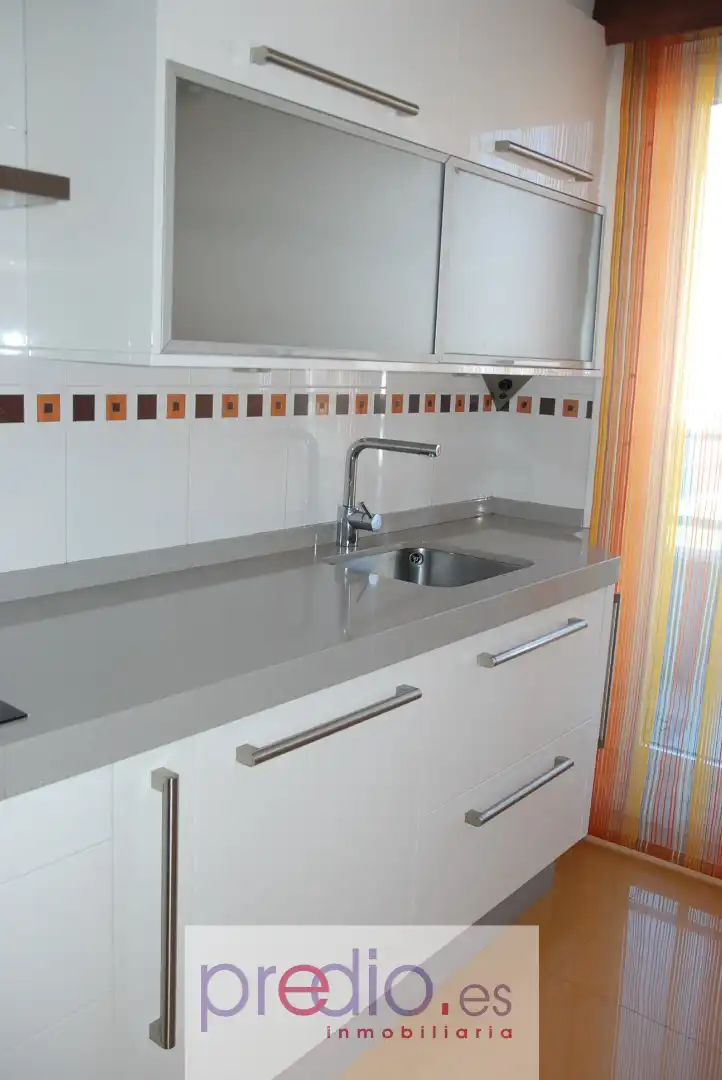 Cuina de Apartament en venda en Lugo amb Calefacció, Parquet i Terrassa