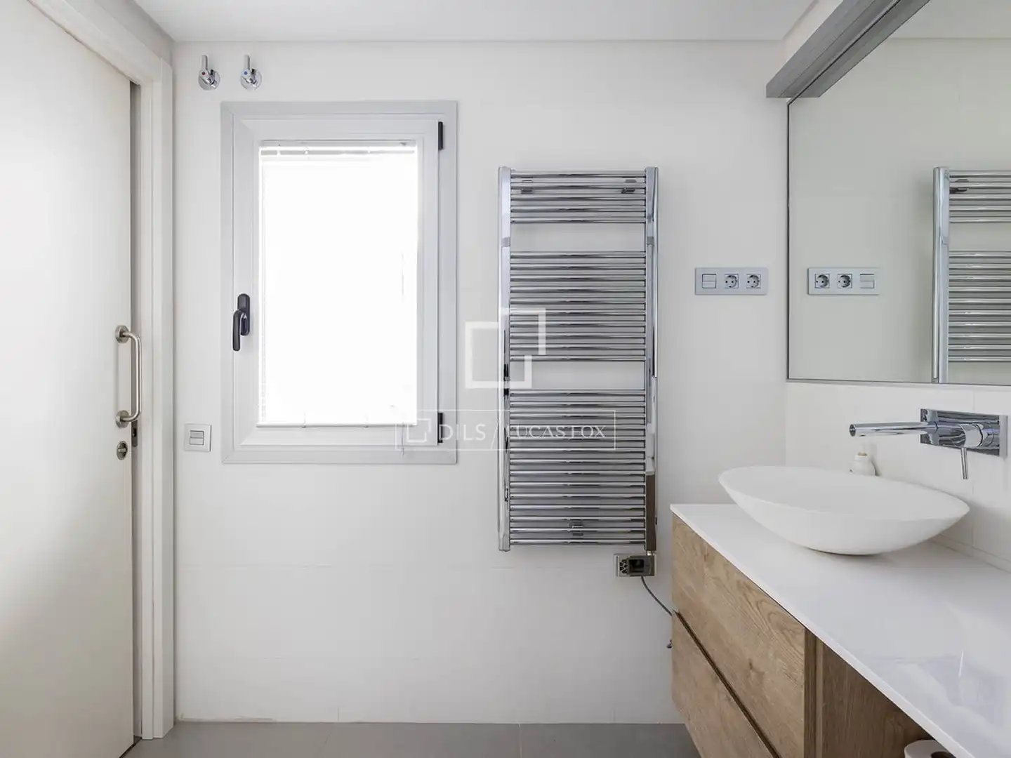 Badezimmer von Dachboden zum Verkauf in Barcelona mit Klimaanlage, Heizung und Parkett