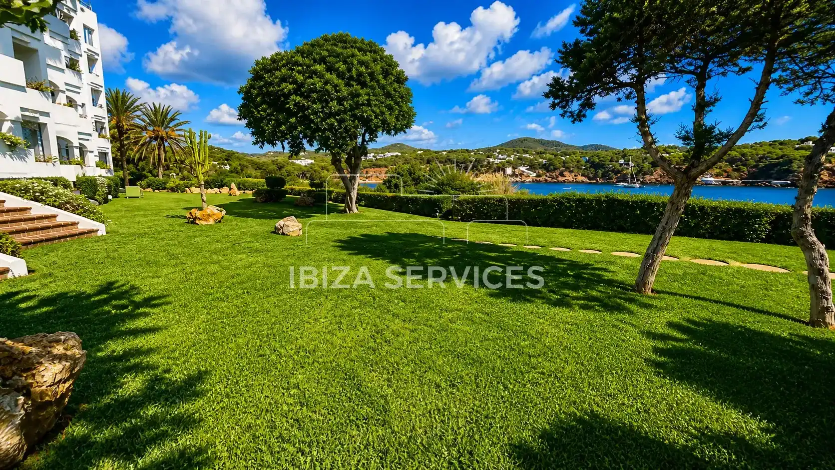 Jardín de Piso de alquiler en Santa Eulària des Riu con Aire acondicionado, Jardín privado y Piscina